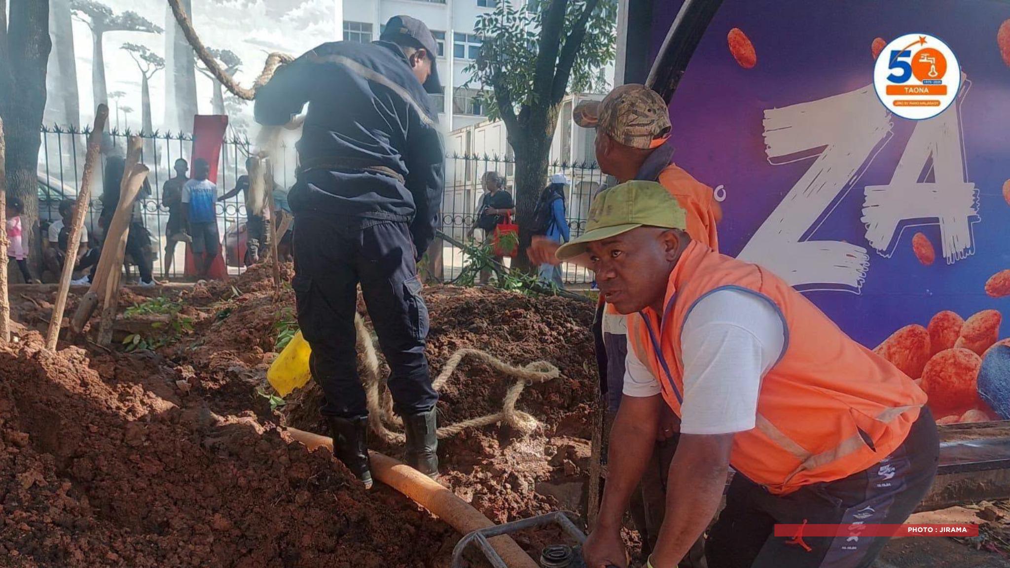APPROVISIONNEMENT – La Jirama évoque 30 à 40 réparations de canalisation par jour depuis le renforcement de la production d’eau potable