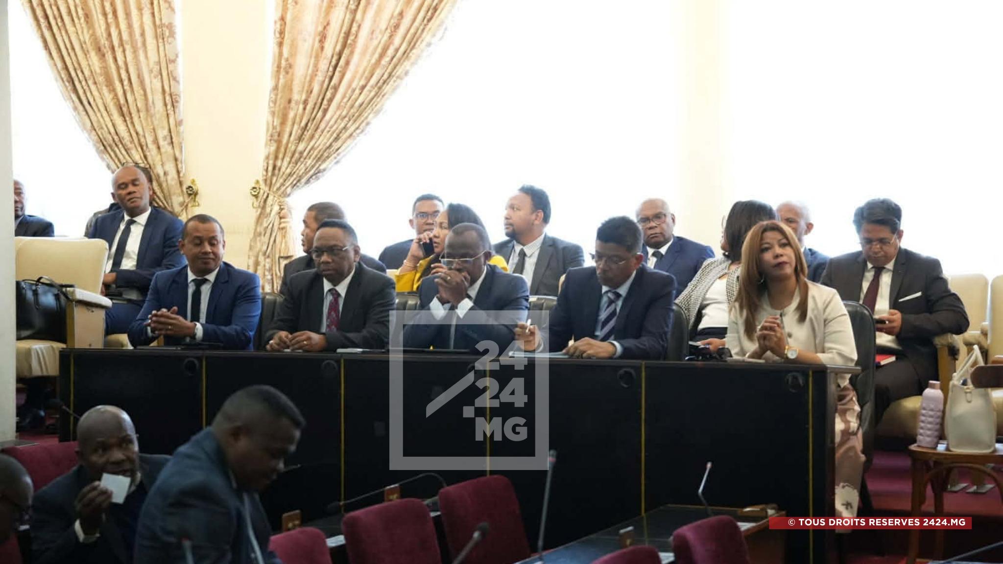 ASSEMBLÉE NATIONALE – Six ministres présents à Tsimbazaza pour la séance de “rencontres”, quatre autres absents