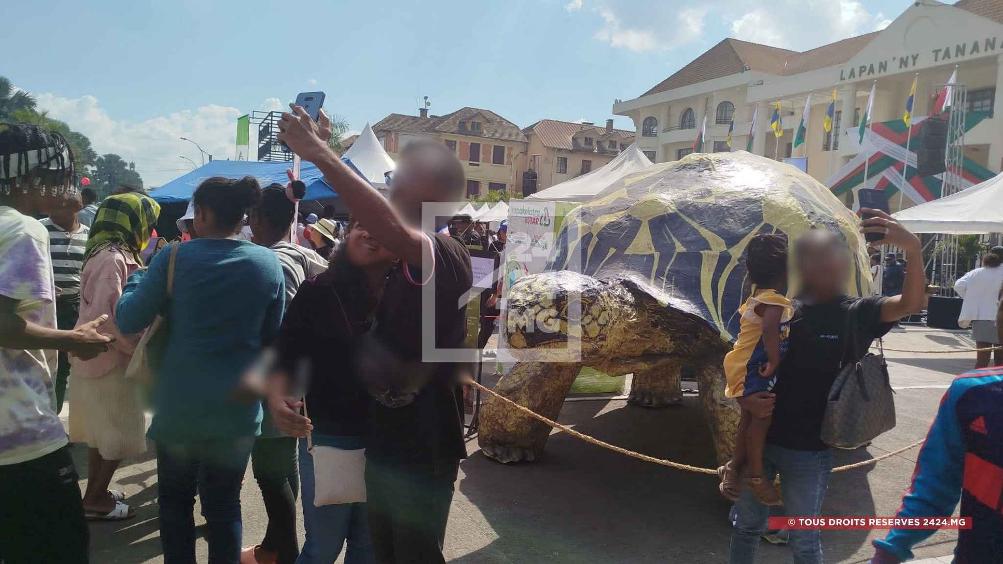 ENVIRONNEMENT – Engouement du public pour les créations artistiques alliant la science, la culture et le sport au “Fikarohana manakaiky vahoaka”