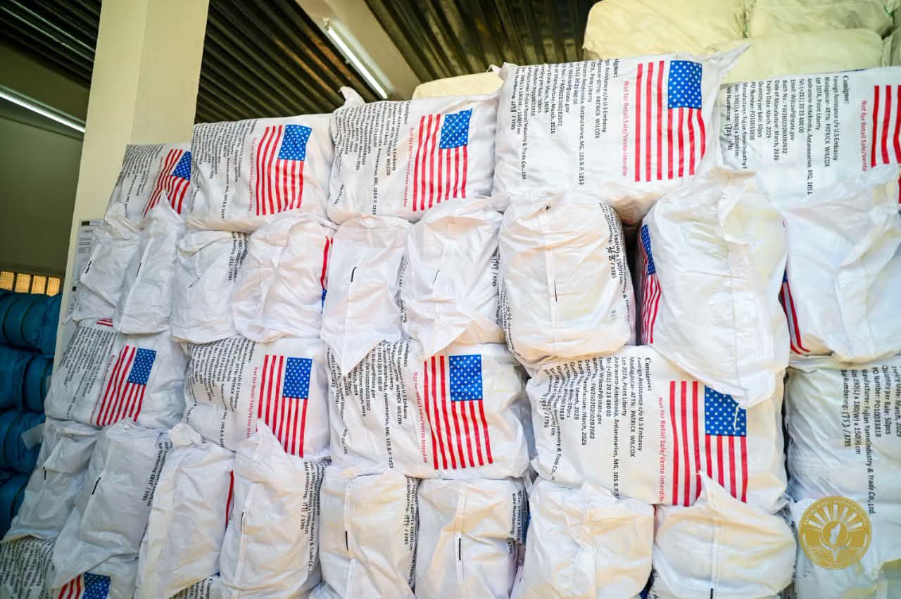 SANTÉ PUBLIQUE – Les Etats-Unis remettent à Madagascar les premiers dons relevant de la politique “America First” pour leur propre sécurité 