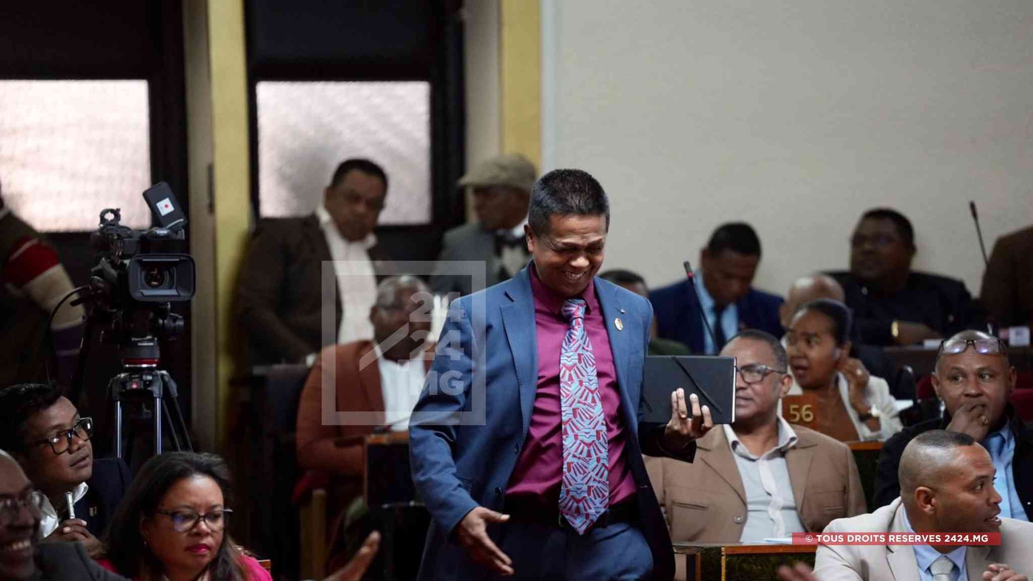 ENERGIE – Une quarantaine de sites de la Jirama à transformer en centrales hybrides, selon le ministre de l’Énergie et des hydrocarbures