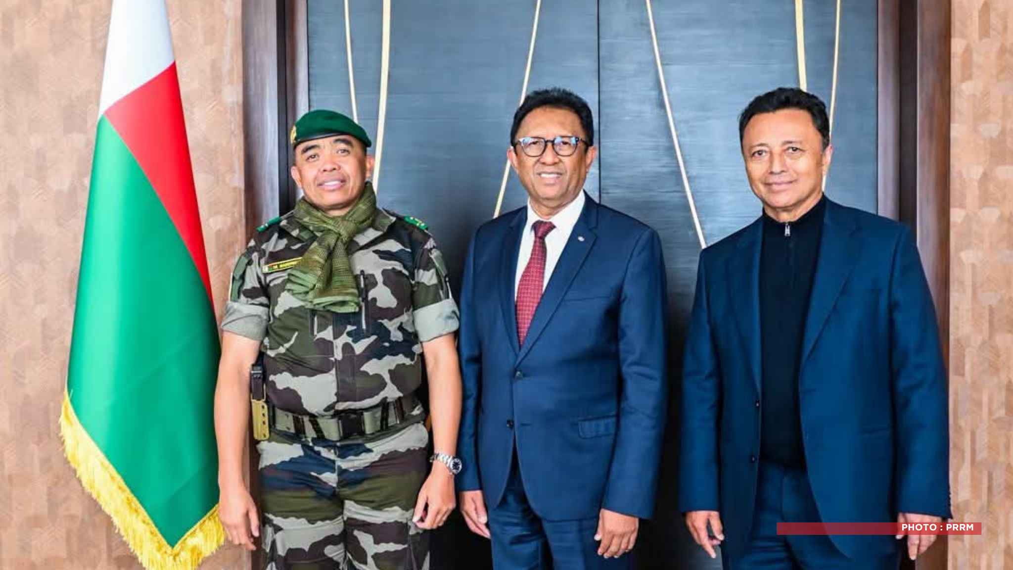 Le Colonel Michaël Randrianirina reçoit à Iavoloha Hery Rajaonarimampianina et Marc Ravalomanana pour échanger sur les affaires nationales