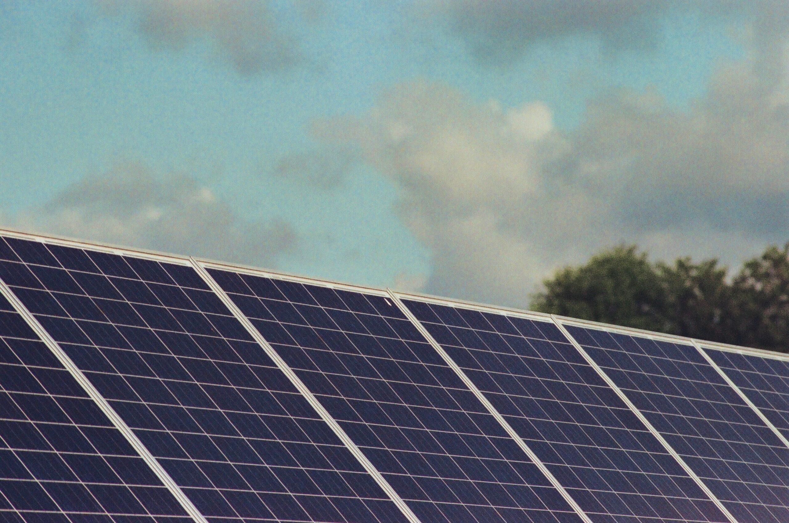 PORT – La douane met aux enchères publiques des dizaines de conteneurs de panneaux photovoltaïques à Toamasina