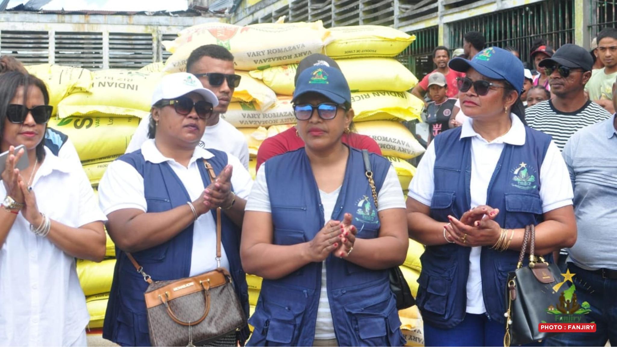 SOLIDARITÉ – Etat et association se mobilisent pour soutenir les commerçants sinistrés après l’incendie du Bazary Kely de Toamasina