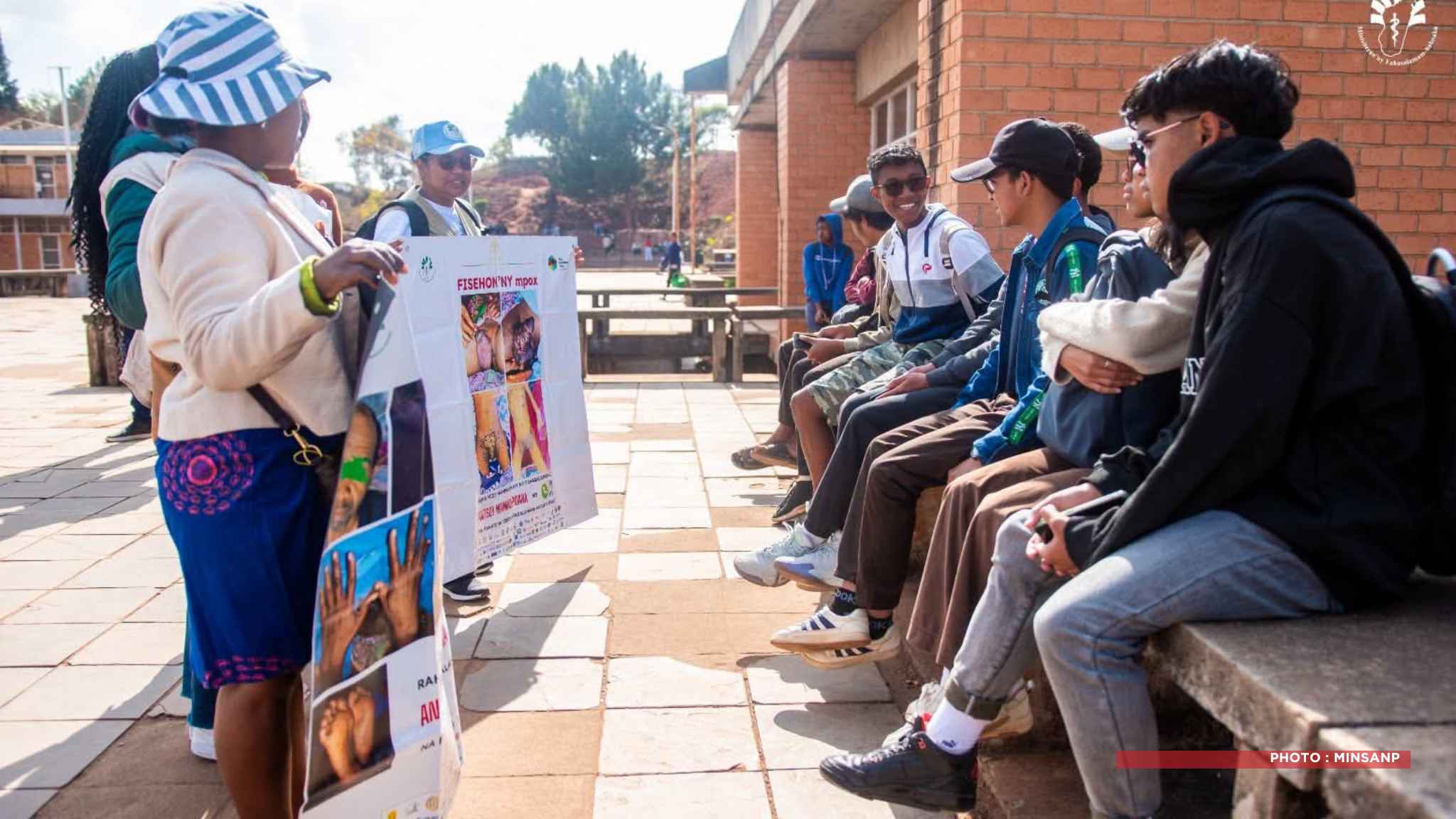 EPIDEMIE – Des milliers d’étudiants et agents de l’université d’Antananarivo sensibilisés, plus de 200 vaccinés contre le Mpox durant deux jours de campagne