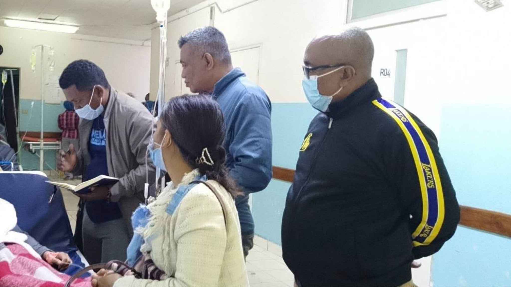 FAHAPOIZINANA ARA-TSAKAFO – Olona enina amby telopolo notsaboina tao amin’ny hopitaly HJRA taorian’ny fihinanana kopoze sy mofo sesika teny Ambatomaro