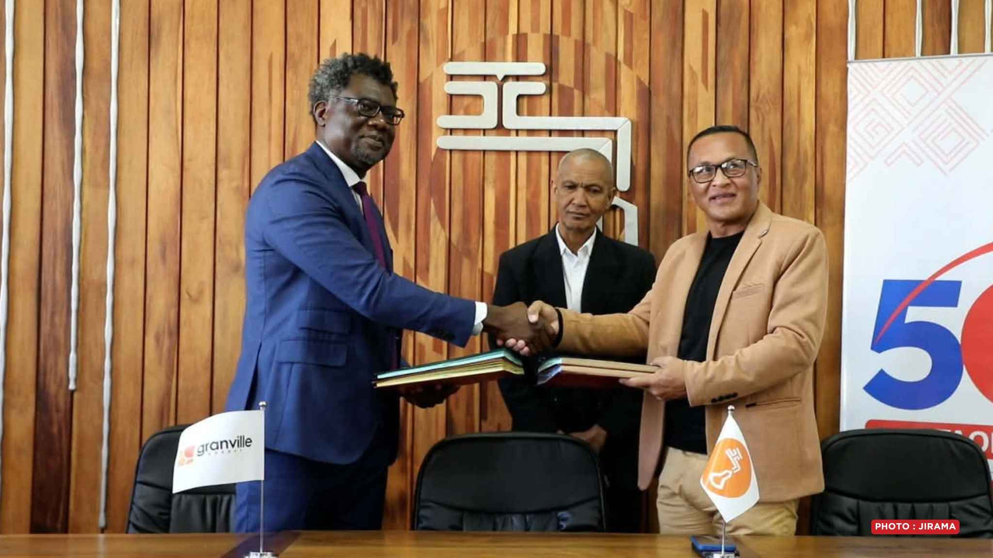 ÉNERGIE SOLAIRE – La Jirama s’associe à une entreprise panafricaine pour assembler des batteries et former ses techniciens