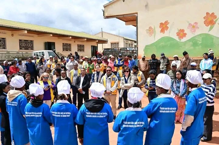 ÉDUCATION – Des repas scolaires à base de produits locaux pour 11 000 élèves de la région de l’Itasy
