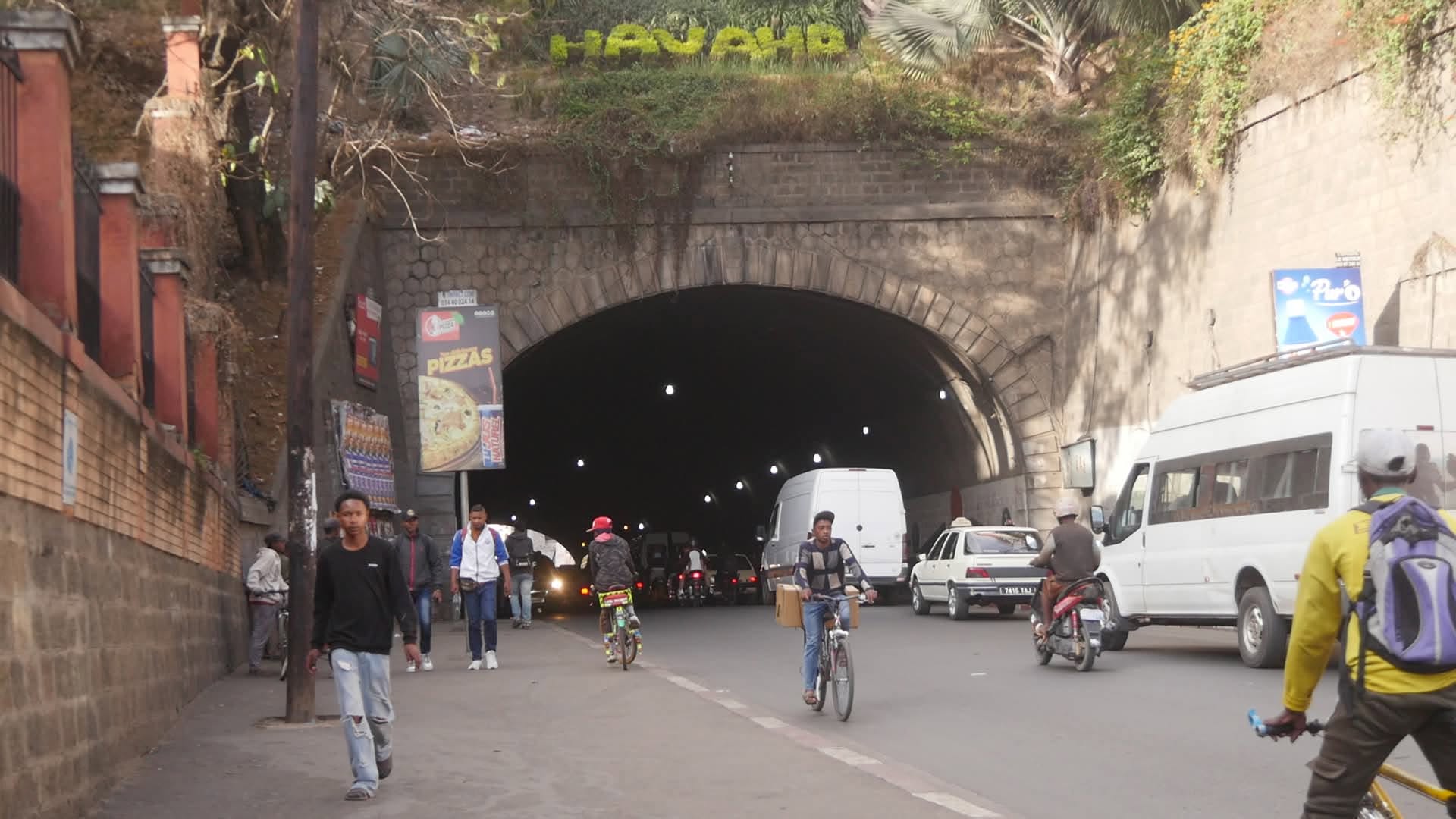 DRAME – Le bilan de l’accident du tunnel d’Ambohidahy passe à quatre morts, selon les services de l’HJRA, le chauffeur placé en garde à vue