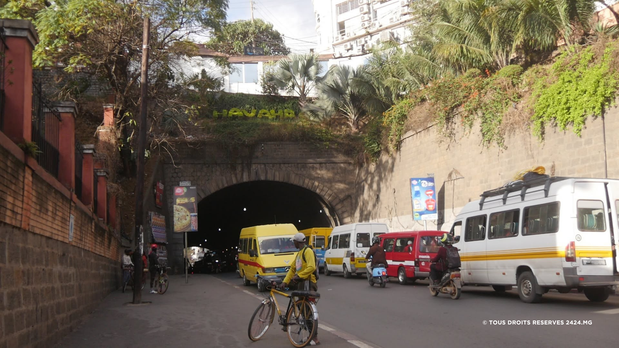 DRAME – Une jeune femme de 27 ans et un secouriste décédés après l’accident causé par un taxi-be dans le tunnel d’Ambohidahy