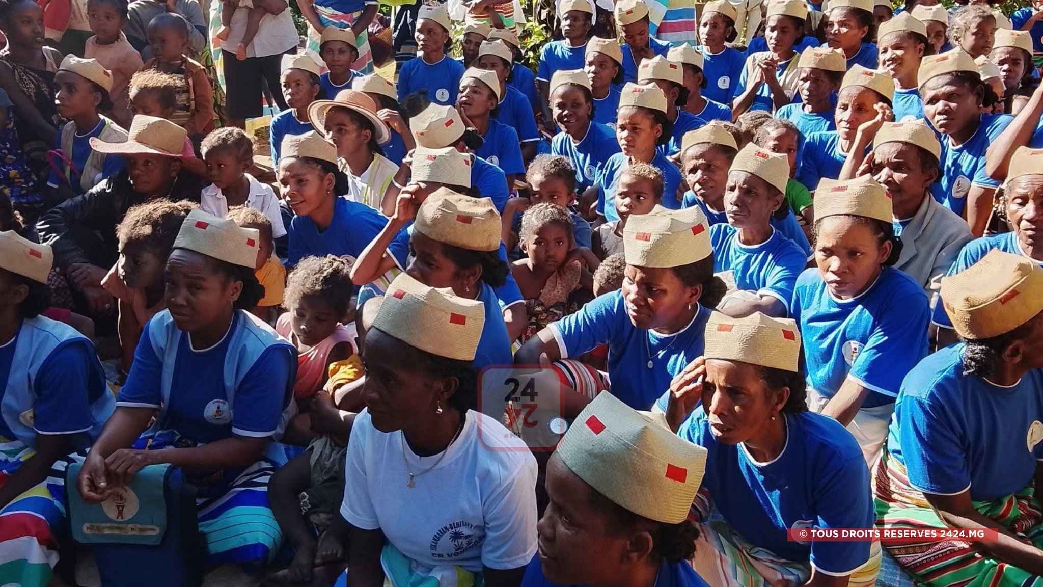 PROTECTION SOCIALE – Le transfert monétaire Vatsin’Ankohonana appuie 3 000 ménages vulnérables de quatre communes de Vohipeno depuis 2024