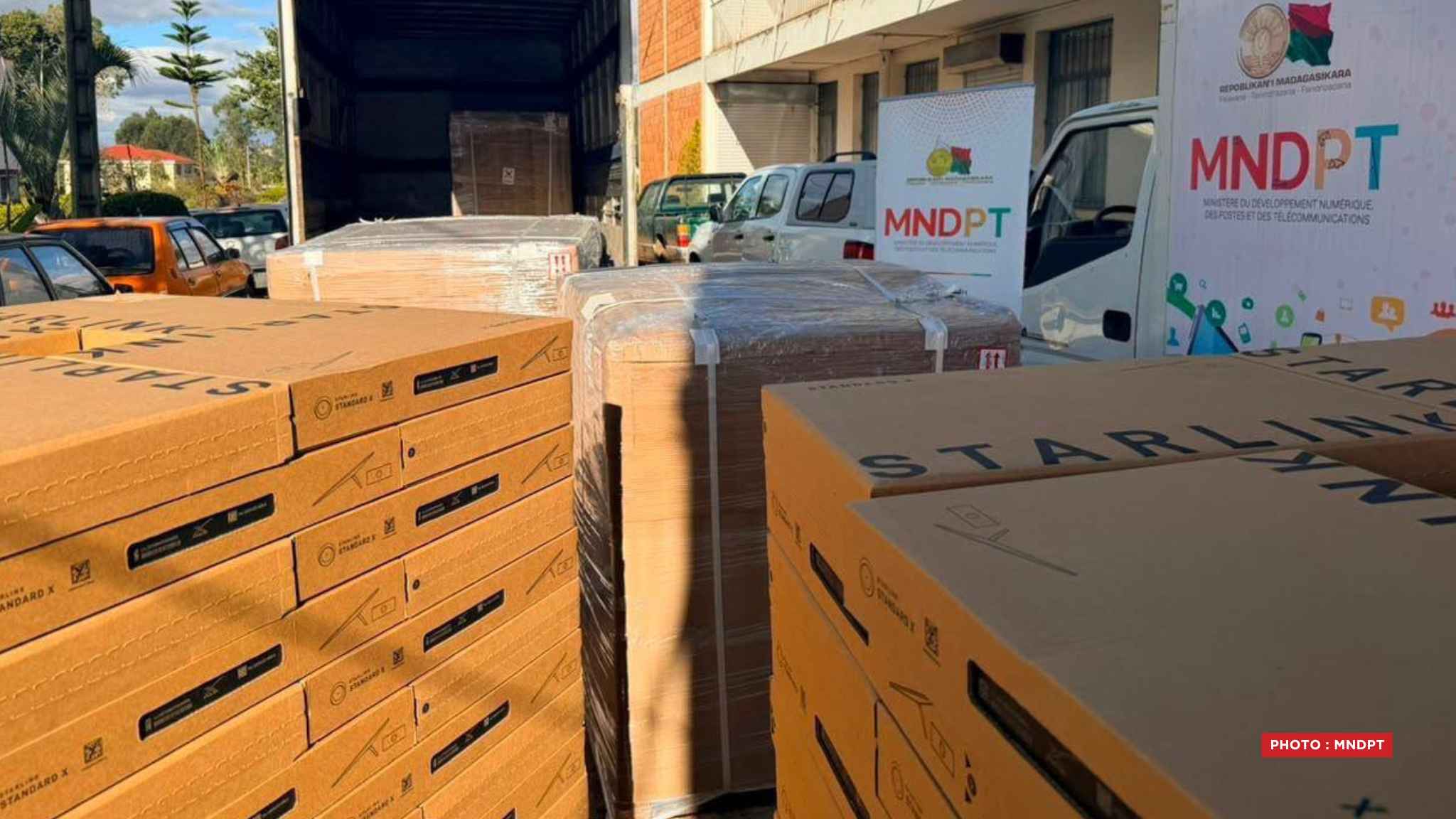 INTERNET – Madagascar reçoit 300 kits de la part de Starlink à répartir dans les zones mal desservies par Internet