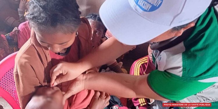 SANTÉ PUBLIQUE – 2 900 centres de santé de base et près de 43 000 agents communautaires mobilisés pour vacciner neuf enfants sur 10 contre la rougeole et la poliomyélite