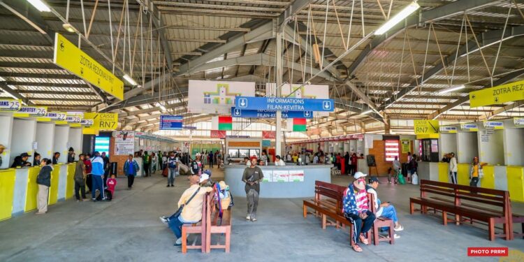 COMMERCE – La présidence annonce la construction de kiosques à gargote pour les commerçants de l’ancienne gare de Fasan’ny Karana à Amoronakona