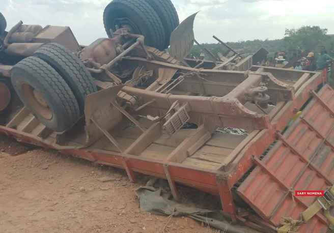 AMBOASARY ATSIMO – Olona sivy namoy ny ainy, 12 naratra tamin’ny fivadihana kamiao mpitatitra eladrano tany Tranomaro